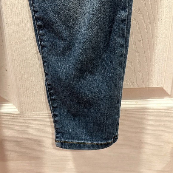 Judy Blue Jeans - Picture 4 of 7